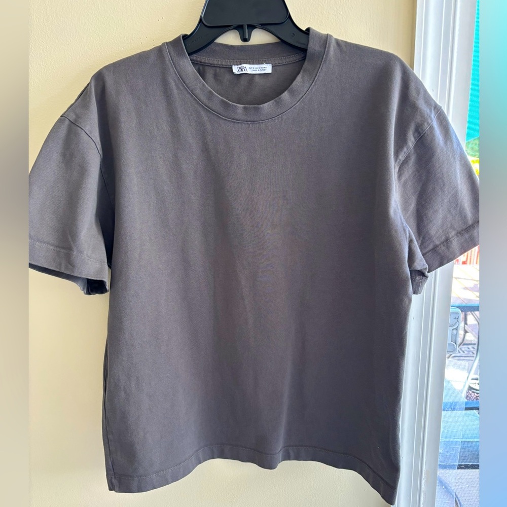 Zara round nick short sleeve shirts for men size M